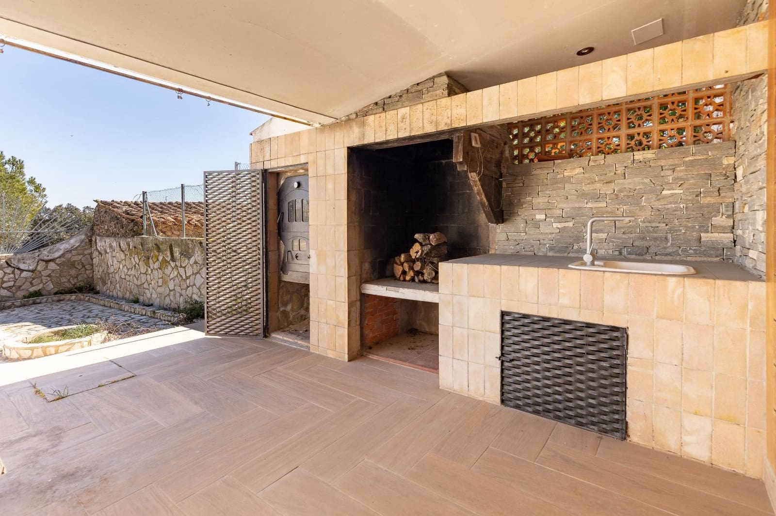 2 bedroom Semi-detached Villa for sale in Enguera with garage - € 190,000 (Ref: 9637855)