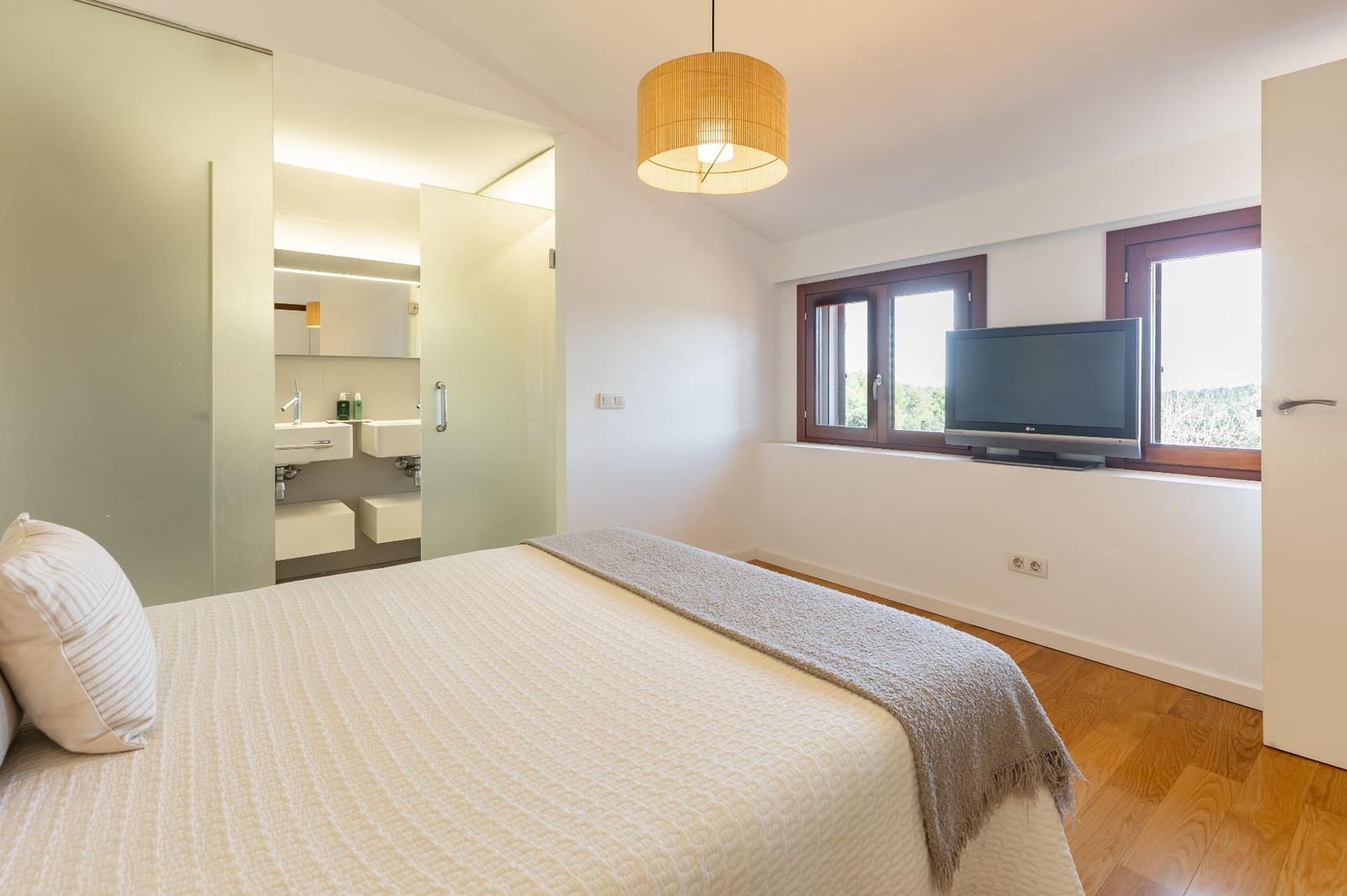 2 slaapkamer Halfvrijstaande villa te koop in Enguera met garage - € 183.000 (Ref: 9637855)