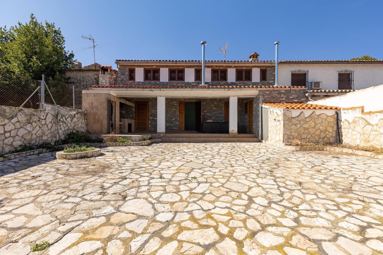 2 slaapkamer Halfvrijstaande villa te koop in Enguera met garage - € 183.000 (Ref: 9637855)