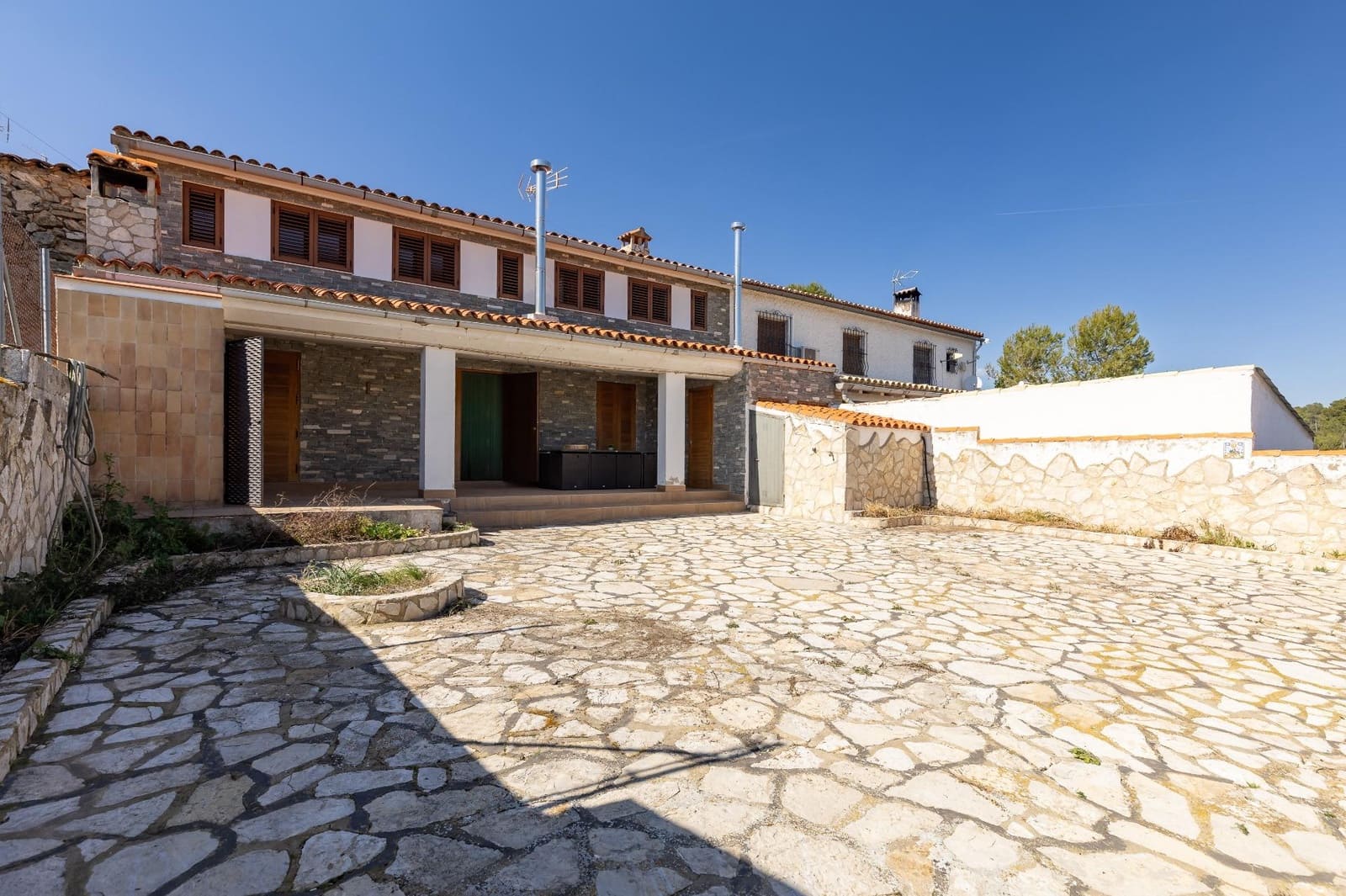2 slaapkamer Halfvrijstaande villa te koop in Enguera met garage - € 183.000 (Ref: 9637855)
