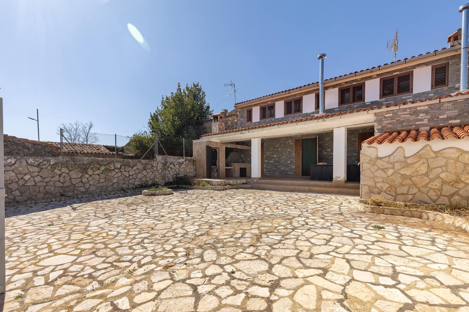 2 slaapkamer Halfvrijstaande villa te koop in Enguera met garage - € 183.000 (Ref: 9637855)