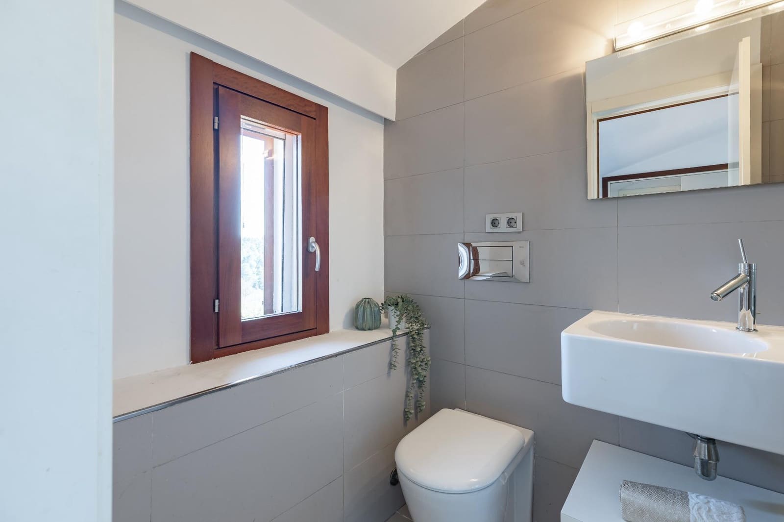 2 slaapkamer Halfvrijstaande villa te koop in Enguera met garage - € 183.000 (Ref: 9637855)