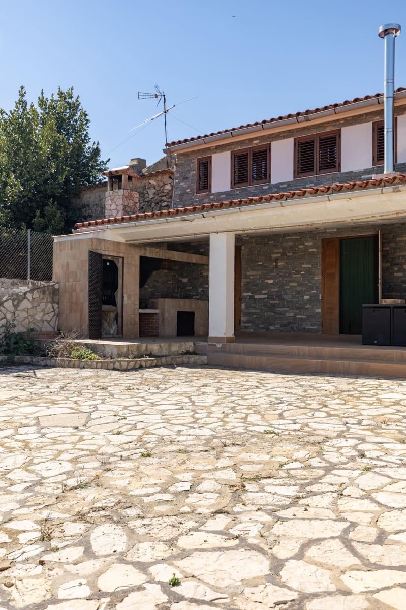 2 slaapkamer Halfvrijstaande villa te koop in Enguera met garage - € 183.000 (Ref: 9637855)