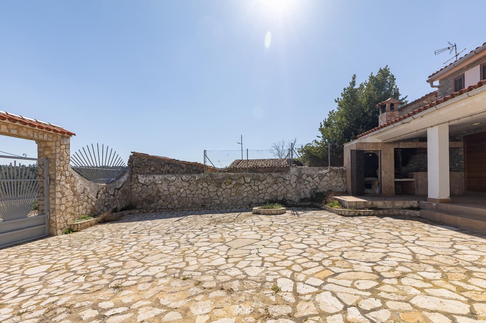 2 slaapkamer Halfvrijstaande villa te koop in Enguera met garage - € 183.000 (Ref: 9637855)