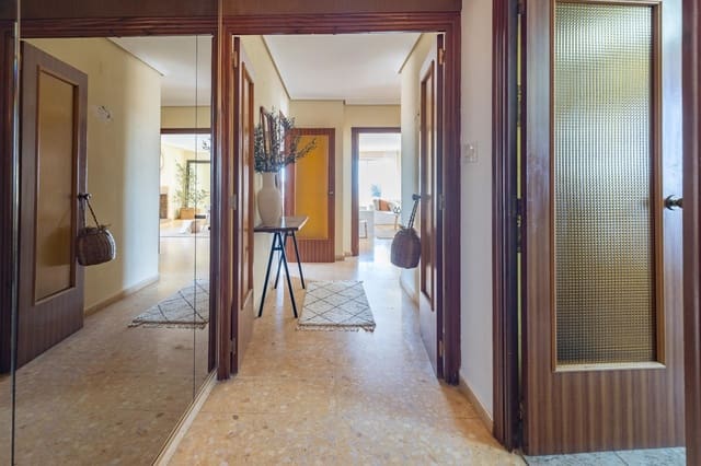 4 bedroom Penthouse for sale in Requena - € 160,000 (Ref: 9637859)