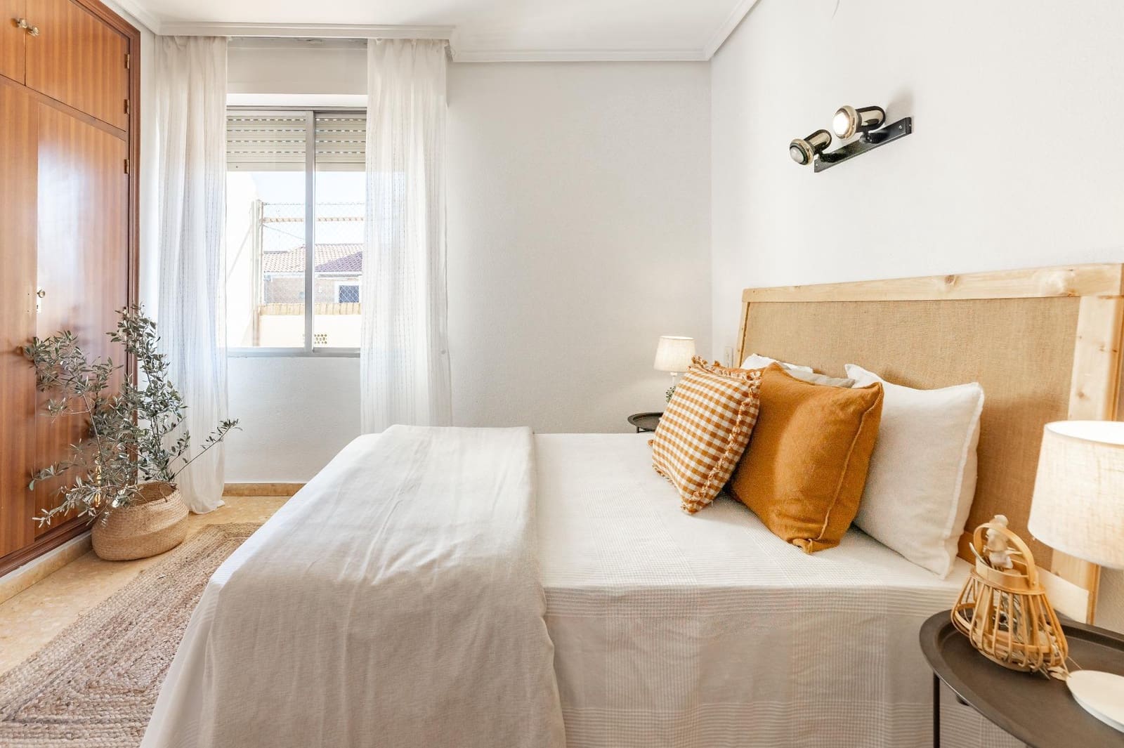 4 bedroom Penthouse for sale in Requena - € 160,000 (Ref: 9637859)