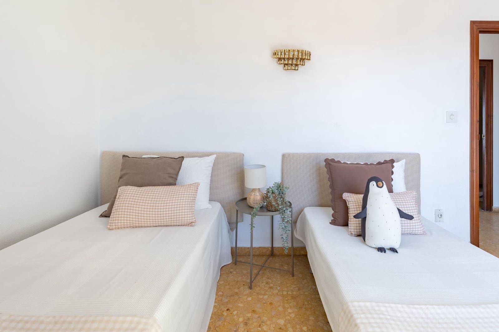 4 bedroom Penthouse for sale in Requena - € 160,000 (Ref: 9637859)