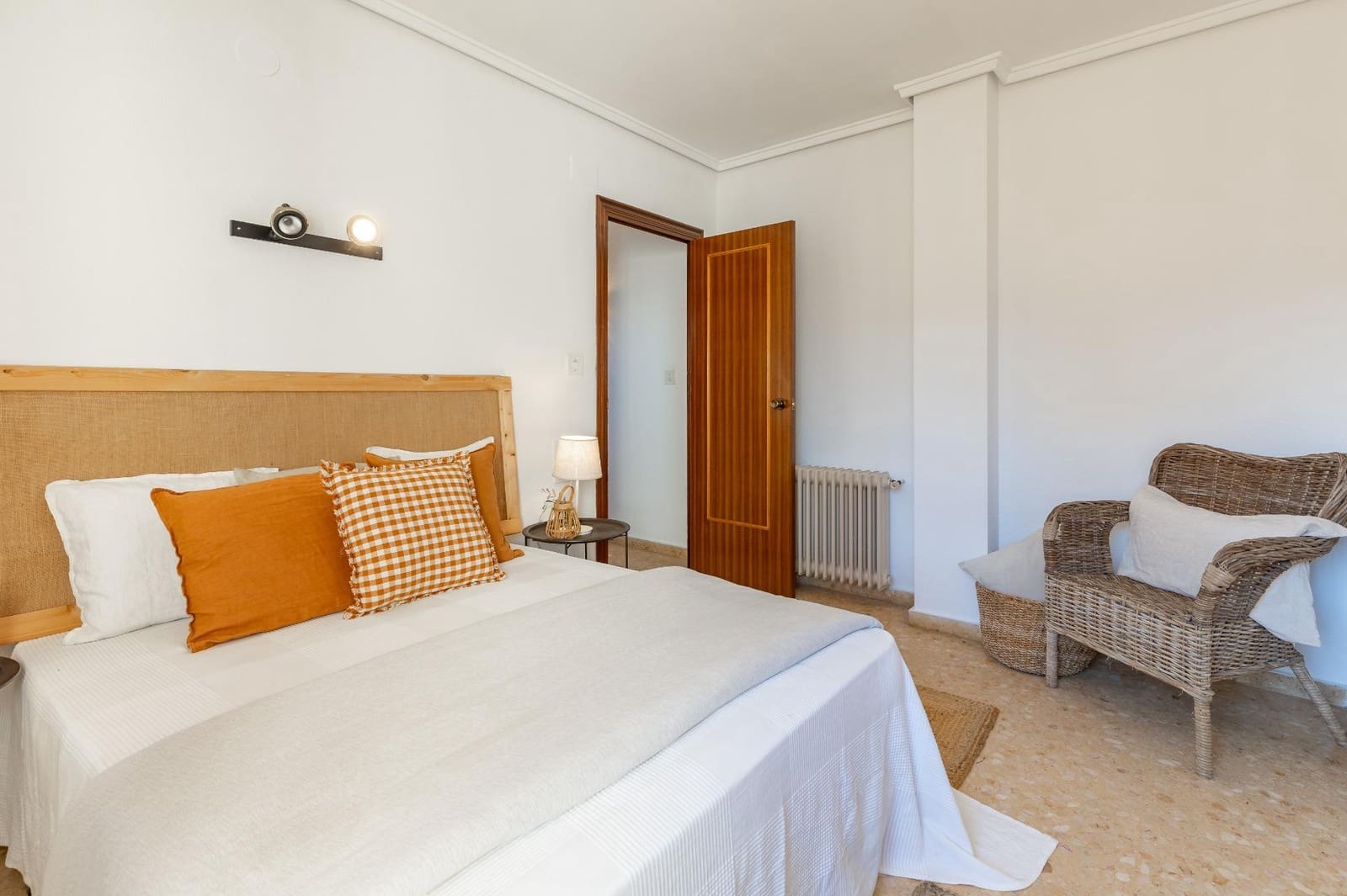 4 bedroom Penthouse for sale in Requena - € 160,000 (Ref: 9637859)