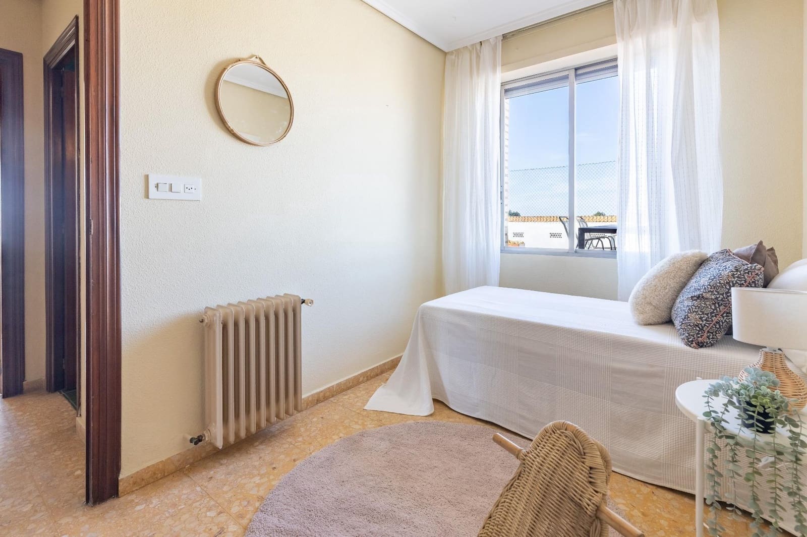 4 bedroom Penthouse for sale in Requena - € 160,000 (Ref: 9637859)