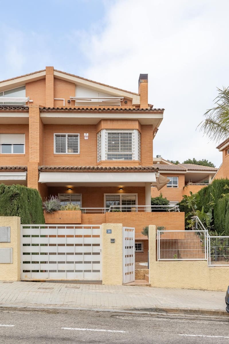 5 bedroom Semi-detached Villa for sale in Masarrochos / Massarrojos with pool - € 650,000 (Ref: 9637860)