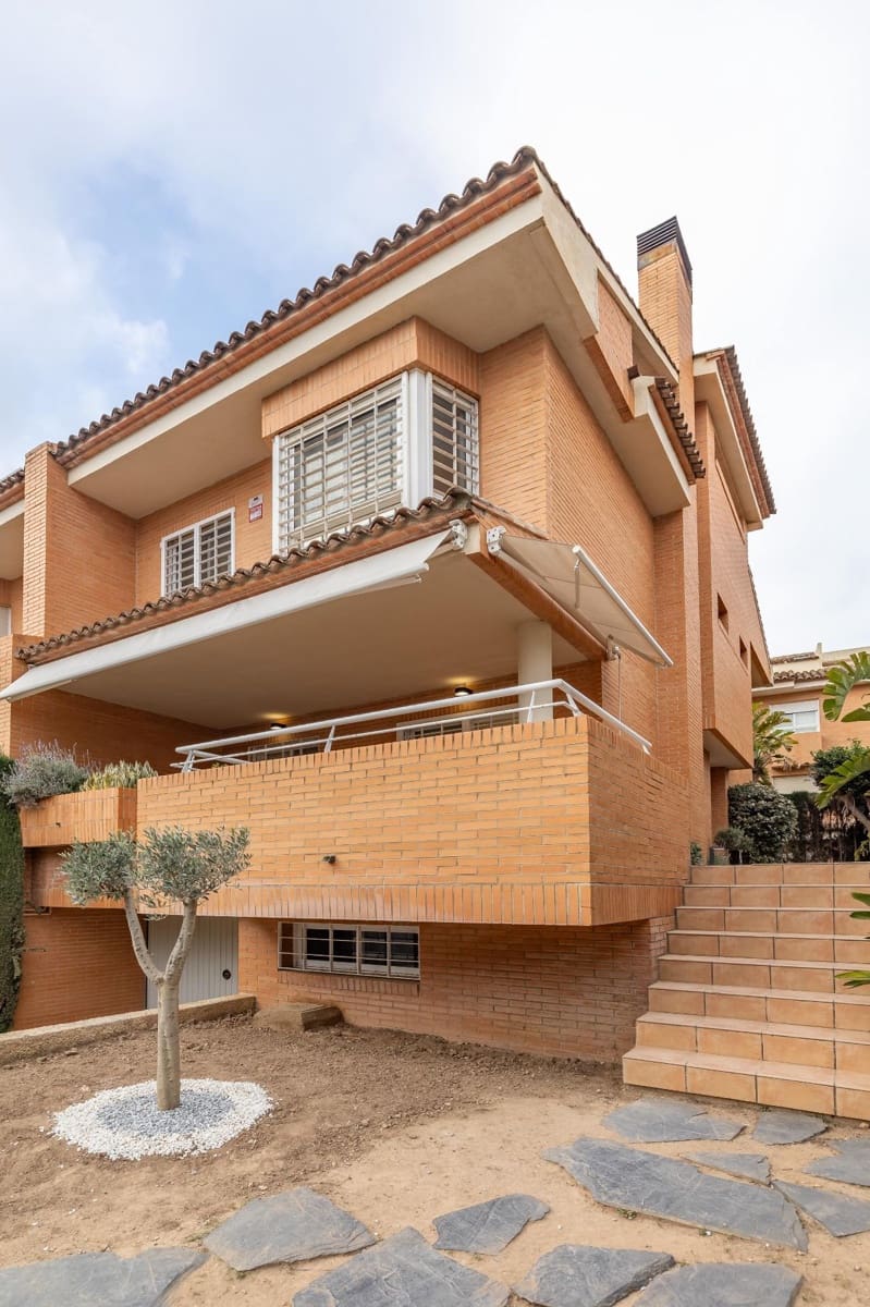 5 bedroom Semi-detached Villa for sale in Masarrochos / Massarrojos with pool - € 650,000 (Ref: 9637860)