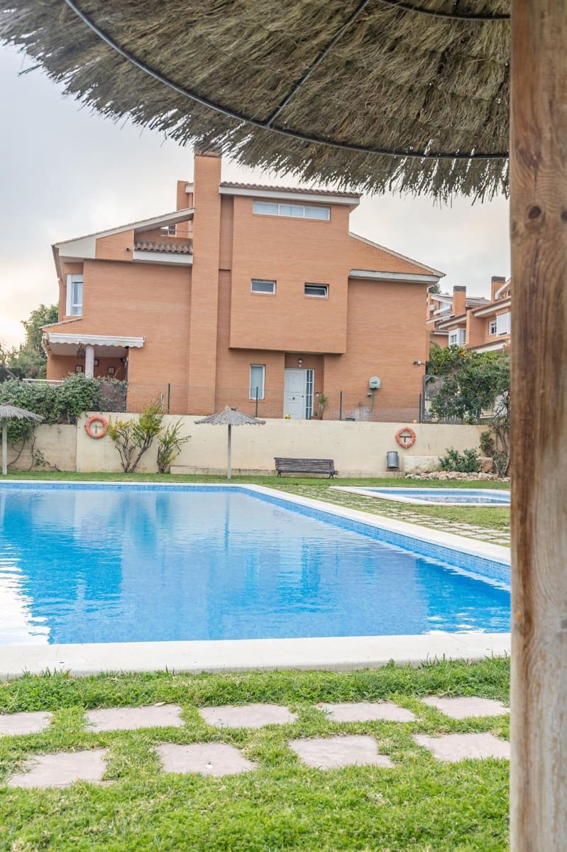 5 bedroom Semi-detached Villa for sale in Rocafort with pool - € 650,000 (Ref: 9637860)