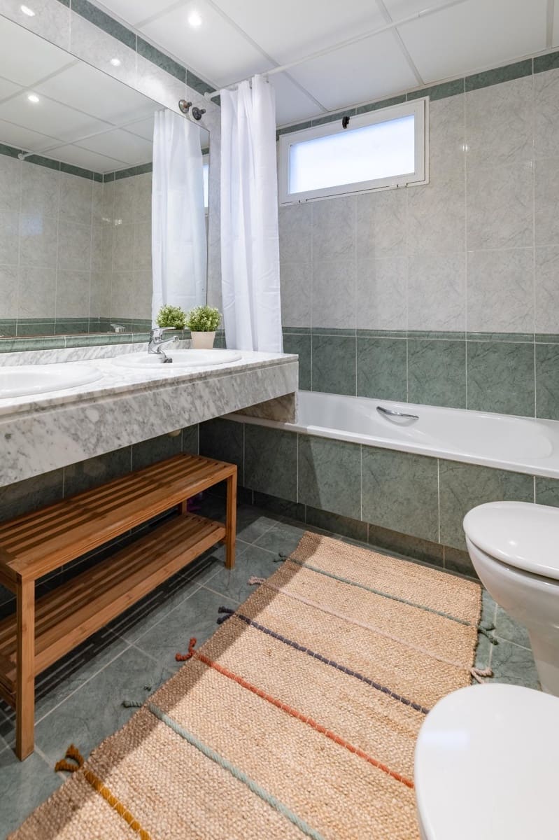 5 bedroom Semi-detached Villa for sale in Rocafort with pool - € 650,000 (Ref: 9637860)