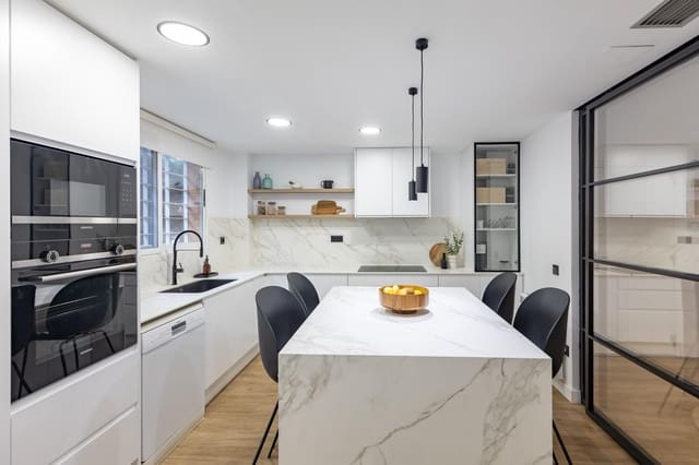 5 makuuhuone Paritalo myytävänä paikassa Rocafort mukana uima-altaan - 650 000 € (Ref: 9637860)