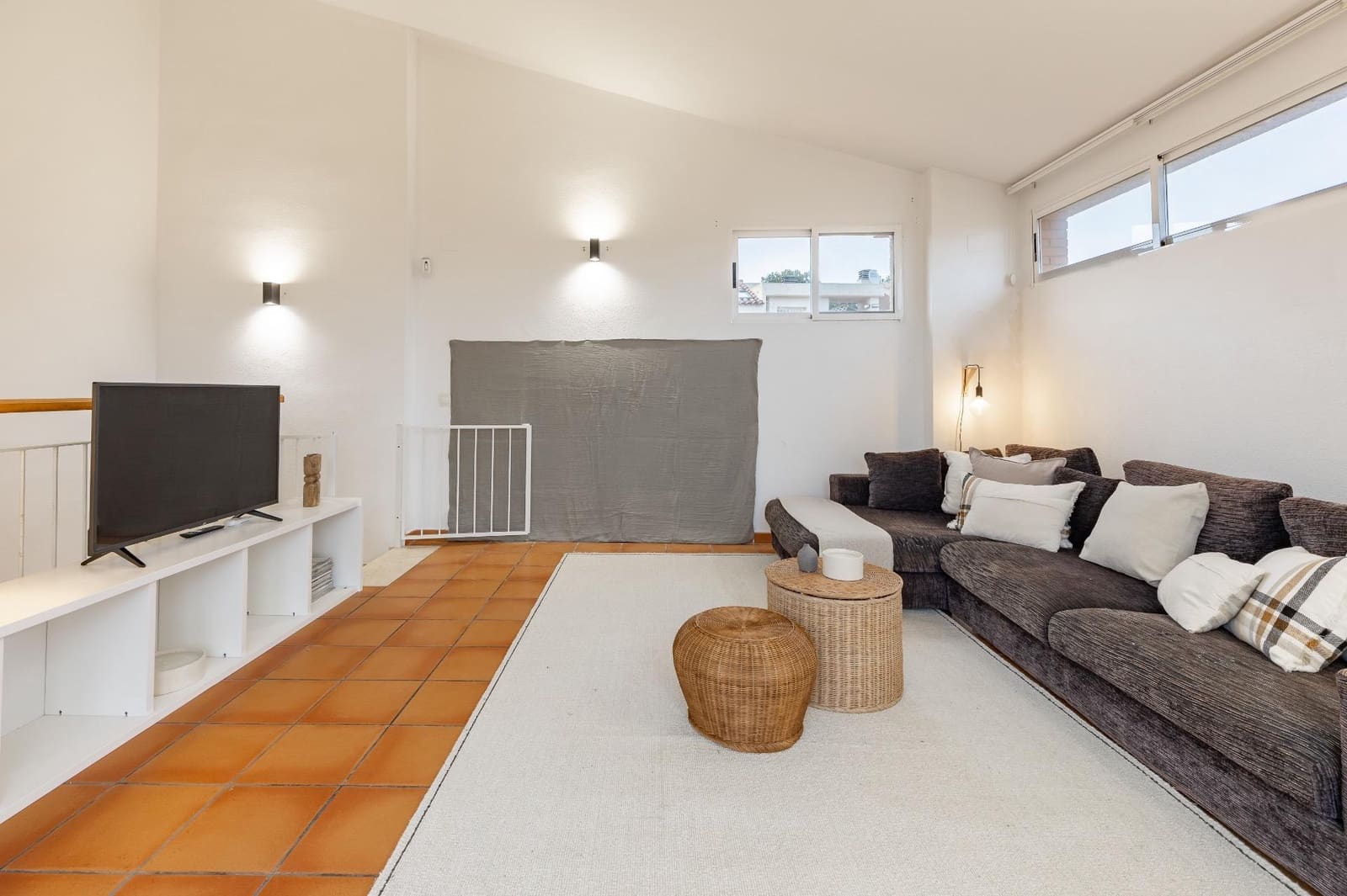 5 bedroom Semi-detached Villa for sale in Rocafort with pool - € 650,000 (Ref: 9637860)