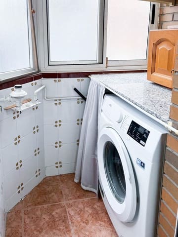 2 bedroom Flat for rent in La Pobla de Vallbona with garage - € 850 (Ref: 9659658)