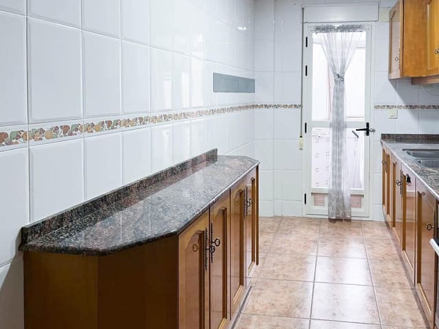 2 bedroom Flat for rent in La Pobla de Vallbona with garage - € 850 (Ref: 9659658)