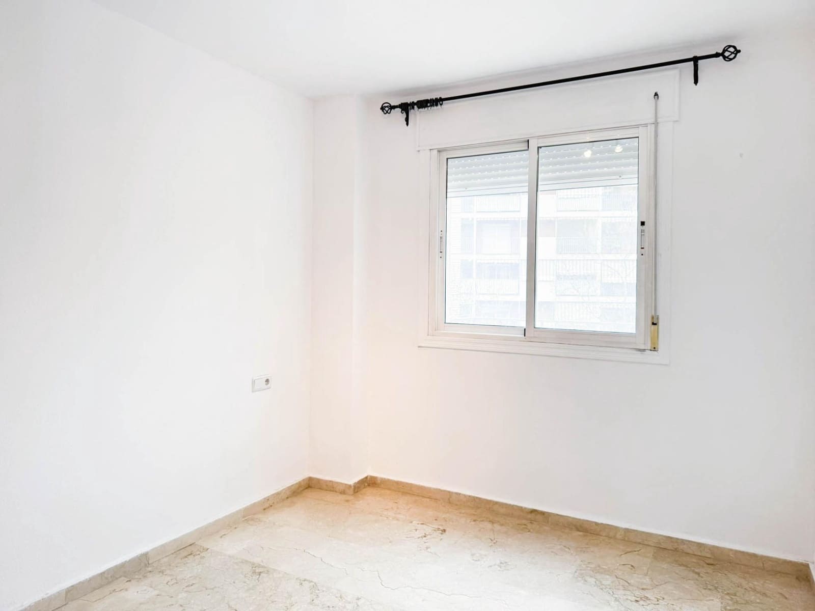 4 quarto Apartamento para arrendar em Paterna com piscina garagem - 1 450 € (Ref: 9659660)