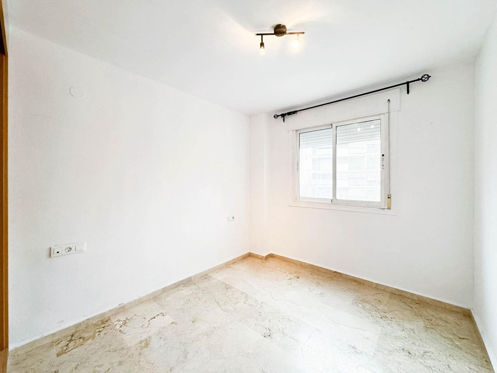 4 quarto Apartamento para arrendar em Paterna com piscina garagem - 1 450 € (Ref: 9659660)