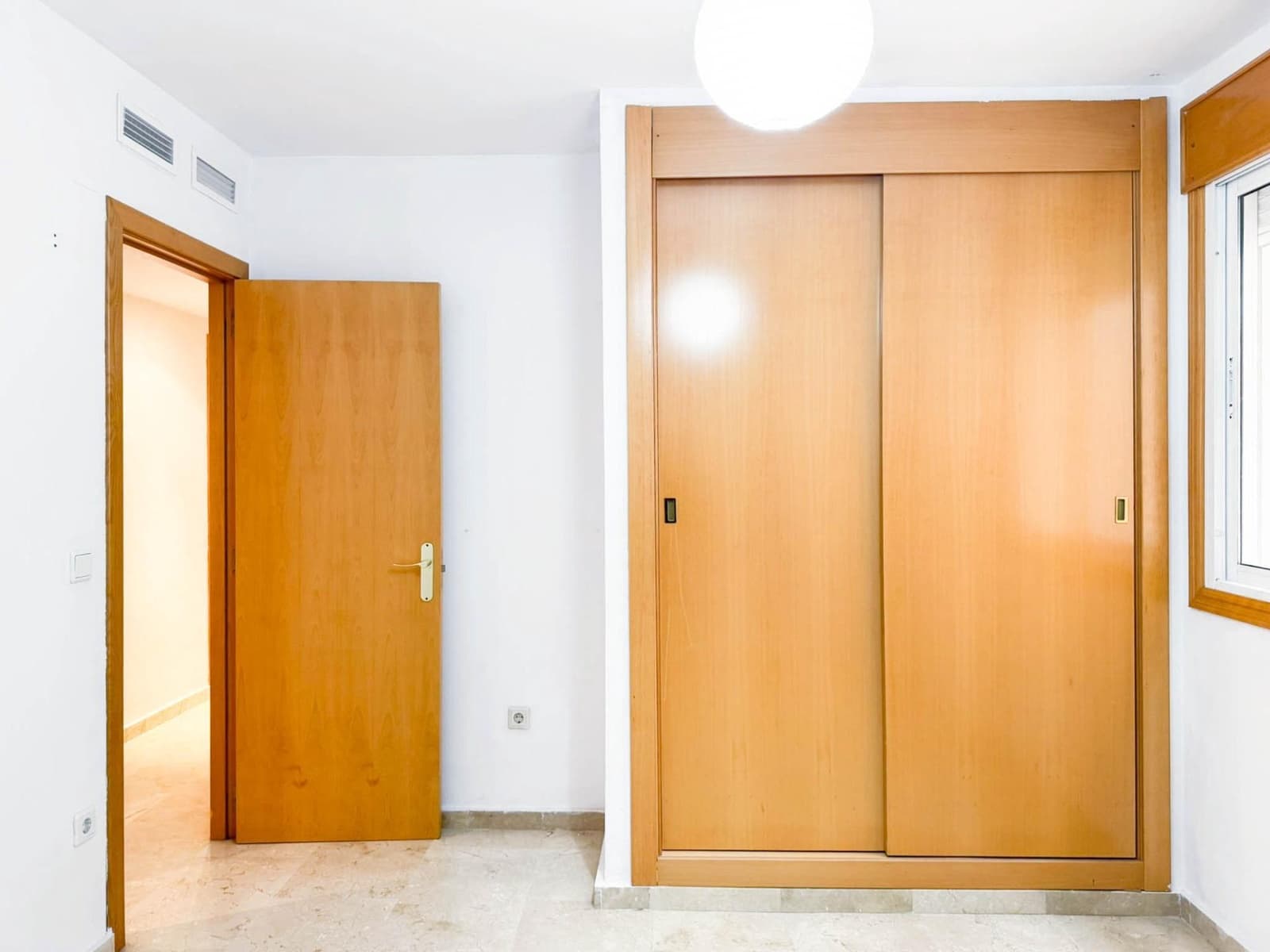 4 quarto Apartamento para arrendar em Paterna com piscina garagem - 1 450 € (Ref: 9659660)