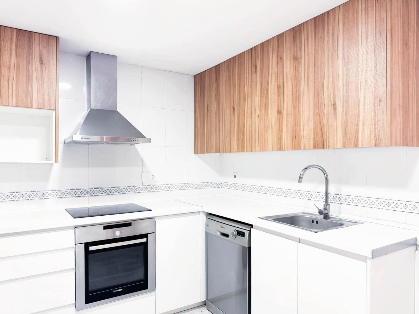 4 quarto Apartamento para arrendar em Paterna com piscina garagem - 1 450 € (Ref: 9659660)