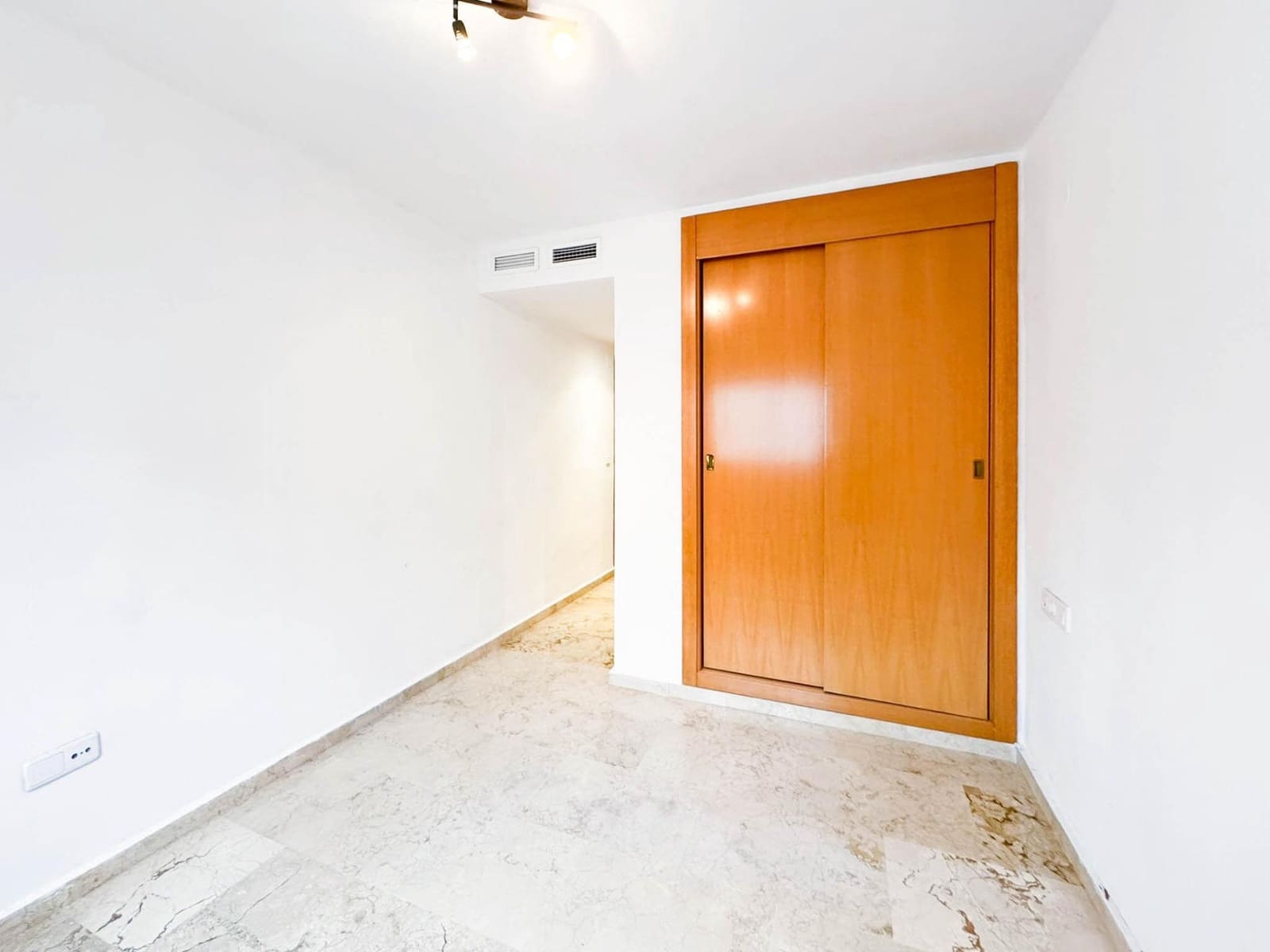 4 quarto Apartamento para arrendar em Paterna com piscina garagem - 1 450 € (Ref: 9659660)