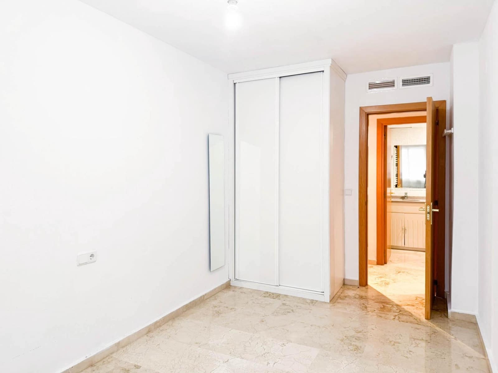 4 quarto Apartamento para arrendar em Paterna com piscina garagem - 1 450 € (Ref: 9659660)