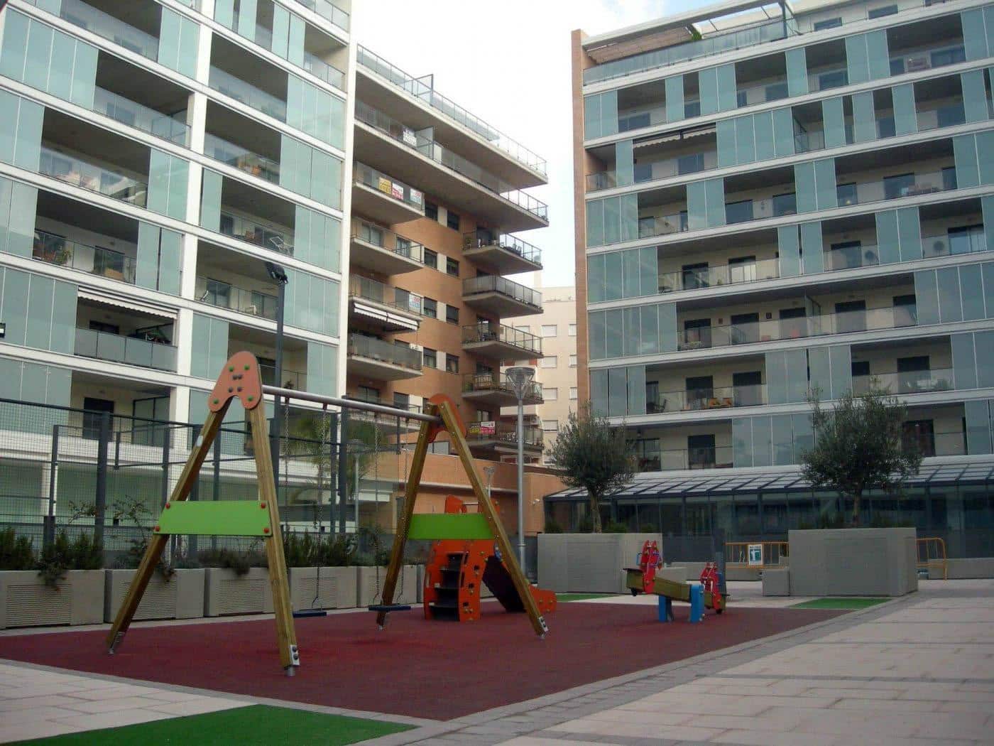 3 Zimmer Wohnung zu vermieten in Paterna mit Pool Garage - 1.700 € (Ref: 9666974)