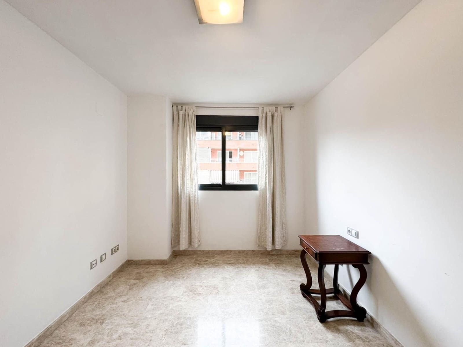 3 Zimmer Wohnung zu vermieten in Paterna mit Pool Garage - 1.700 € (Ref: 9666974)