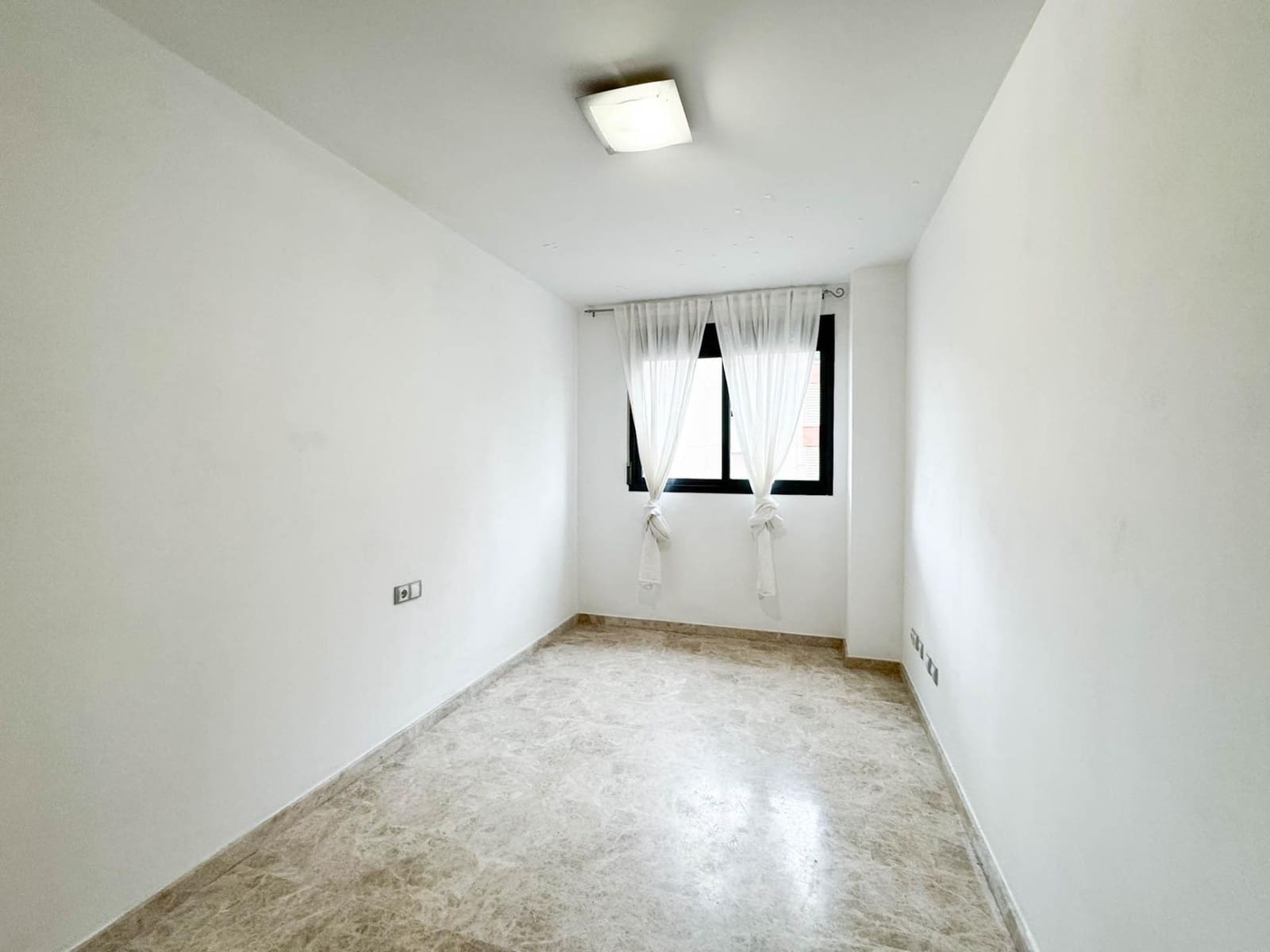 3 Zimmer Wohnung zu vermieten in Paterna mit Pool Garage - 1.700 € (Ref: 9666974)