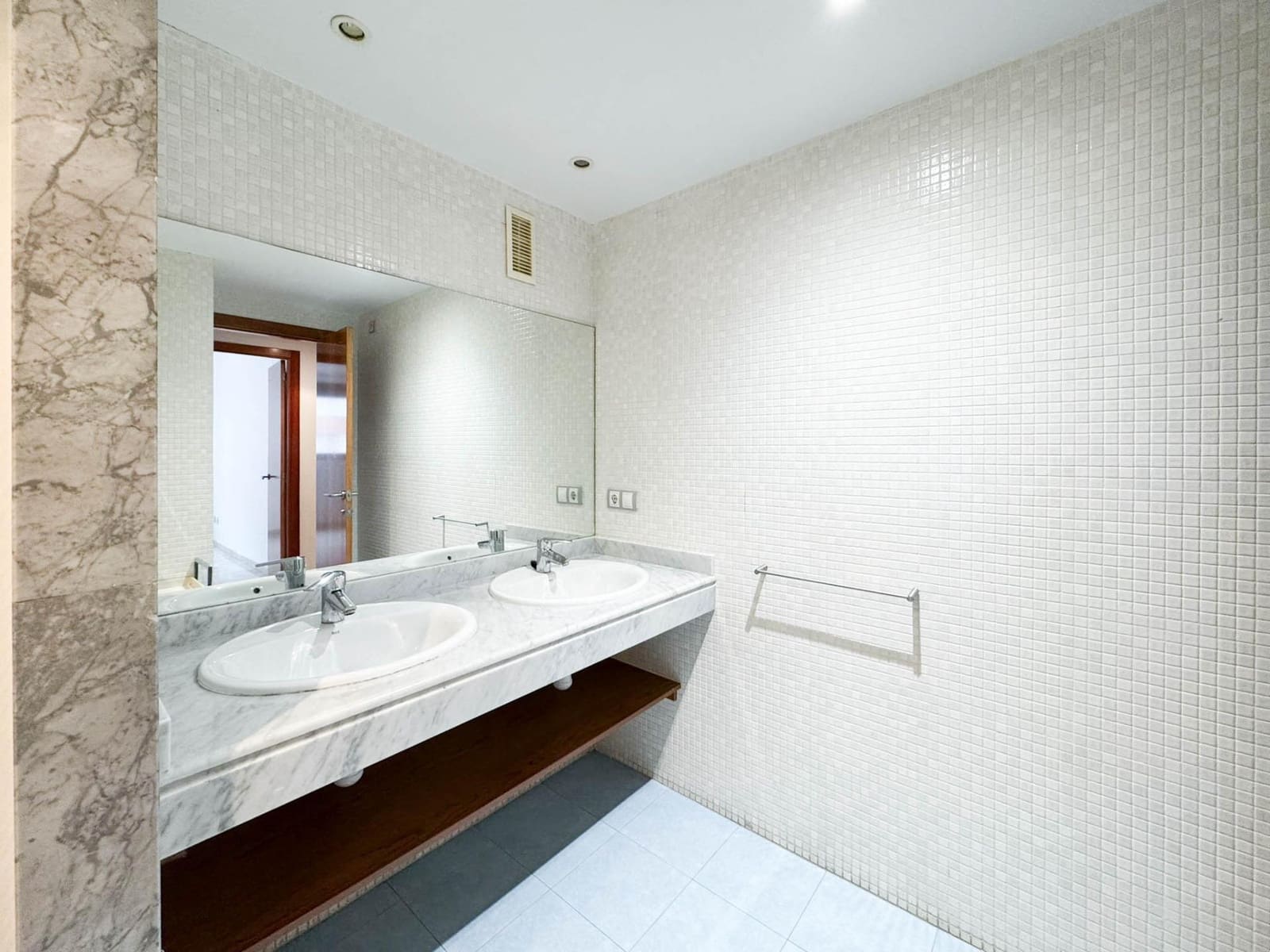 3 Zimmer Wohnung zu vermieten in Paterna mit Pool Garage - 1.700 € (Ref: 9666974)