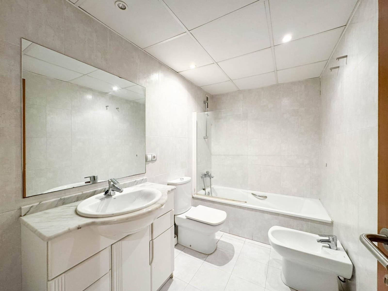 3 Zimmer Wohnung zu vermieten in Paterna mit Pool Garage - 1.700 € (Ref: 9666974)