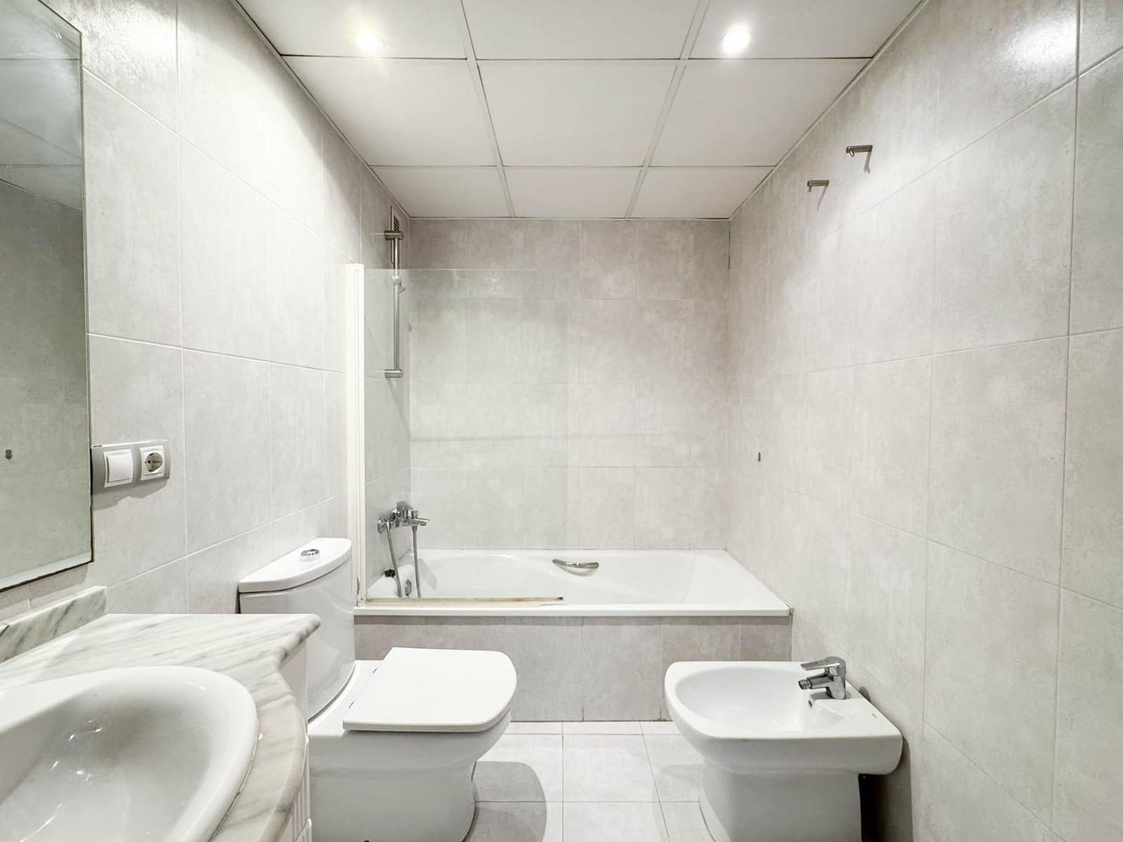 3 Zimmer Wohnung zu vermieten in Paterna mit Pool Garage - 1.700 € (Ref: 9666974)