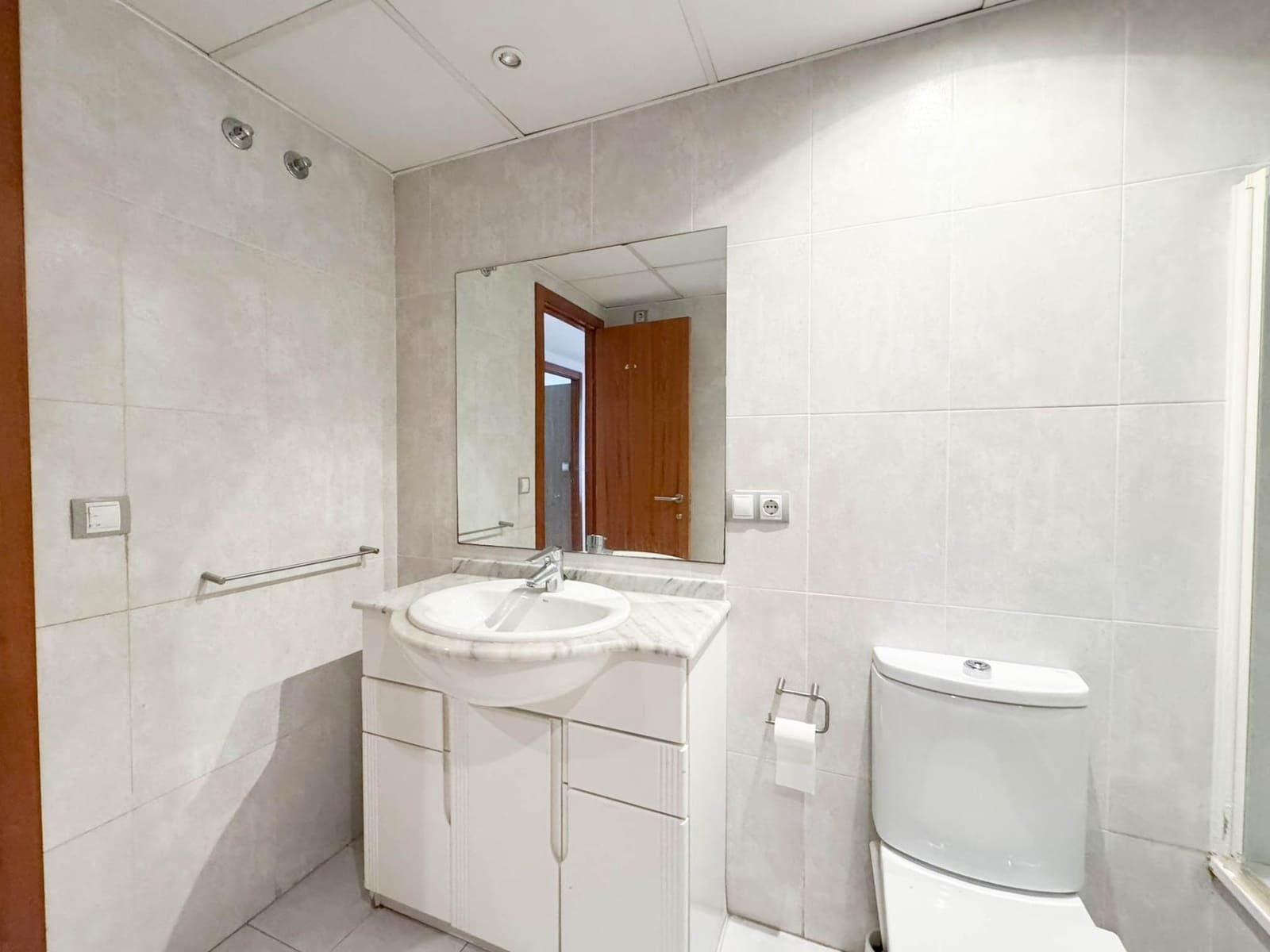 3 Zimmer Wohnung zu vermieten in Paterna mit Pool Garage - 1.700 € (Ref: 9666974)