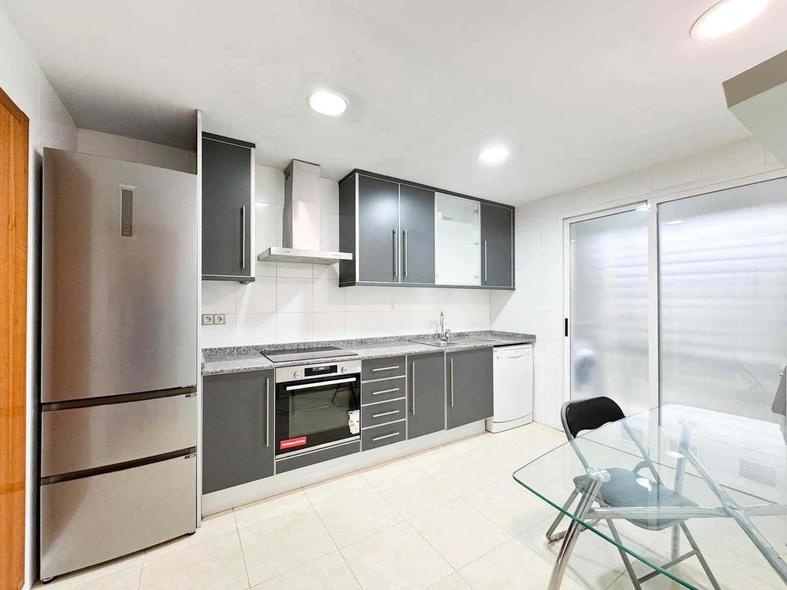 3 Zimmer Wohnung zu vermieten in Paterna mit Pool Garage - 1.700 € (Ref: 9666974)