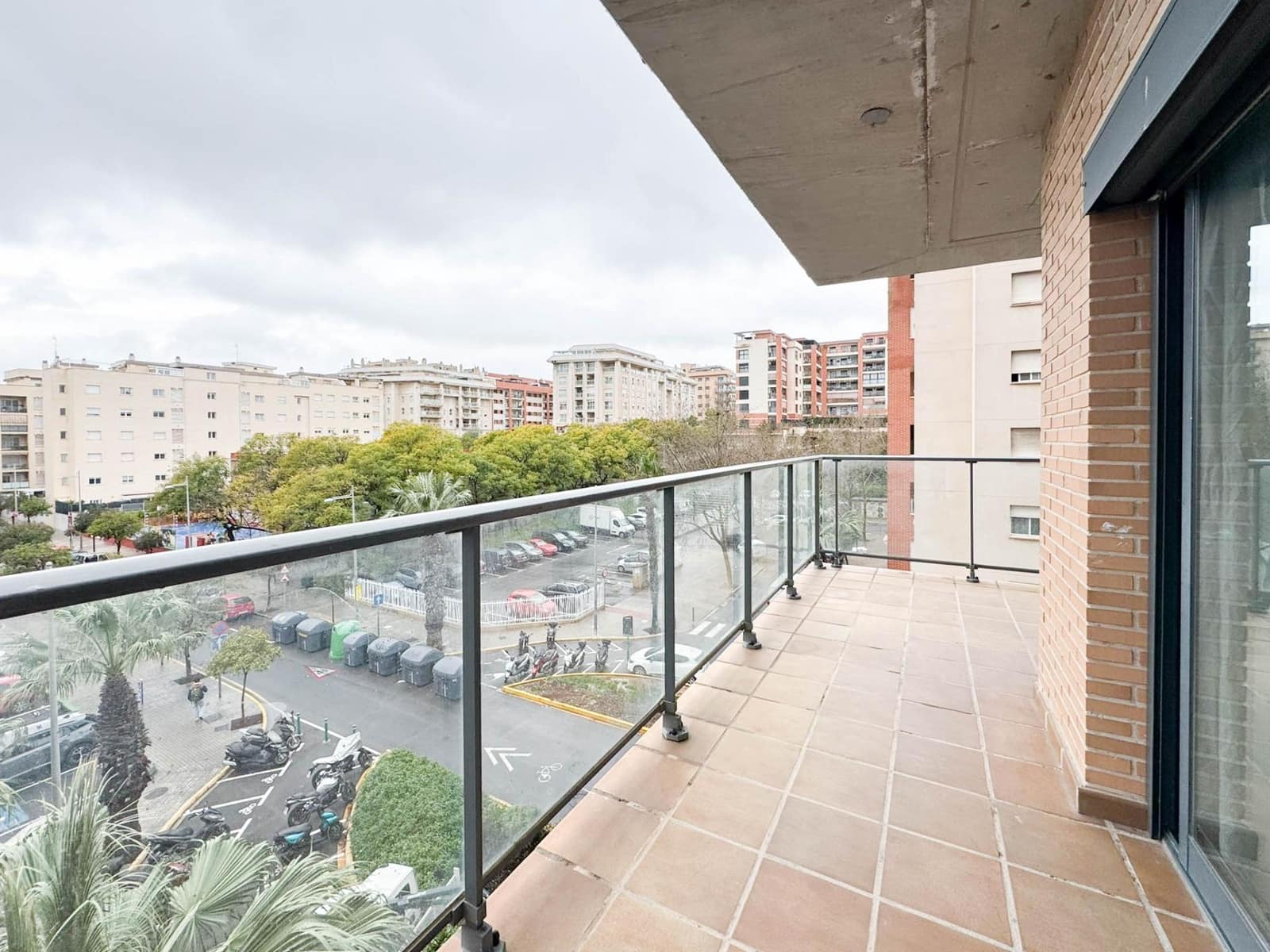 3 Zimmer Wohnung zu vermieten in Paterna mit Pool Garage - 1.700 € (Ref: 9666974)