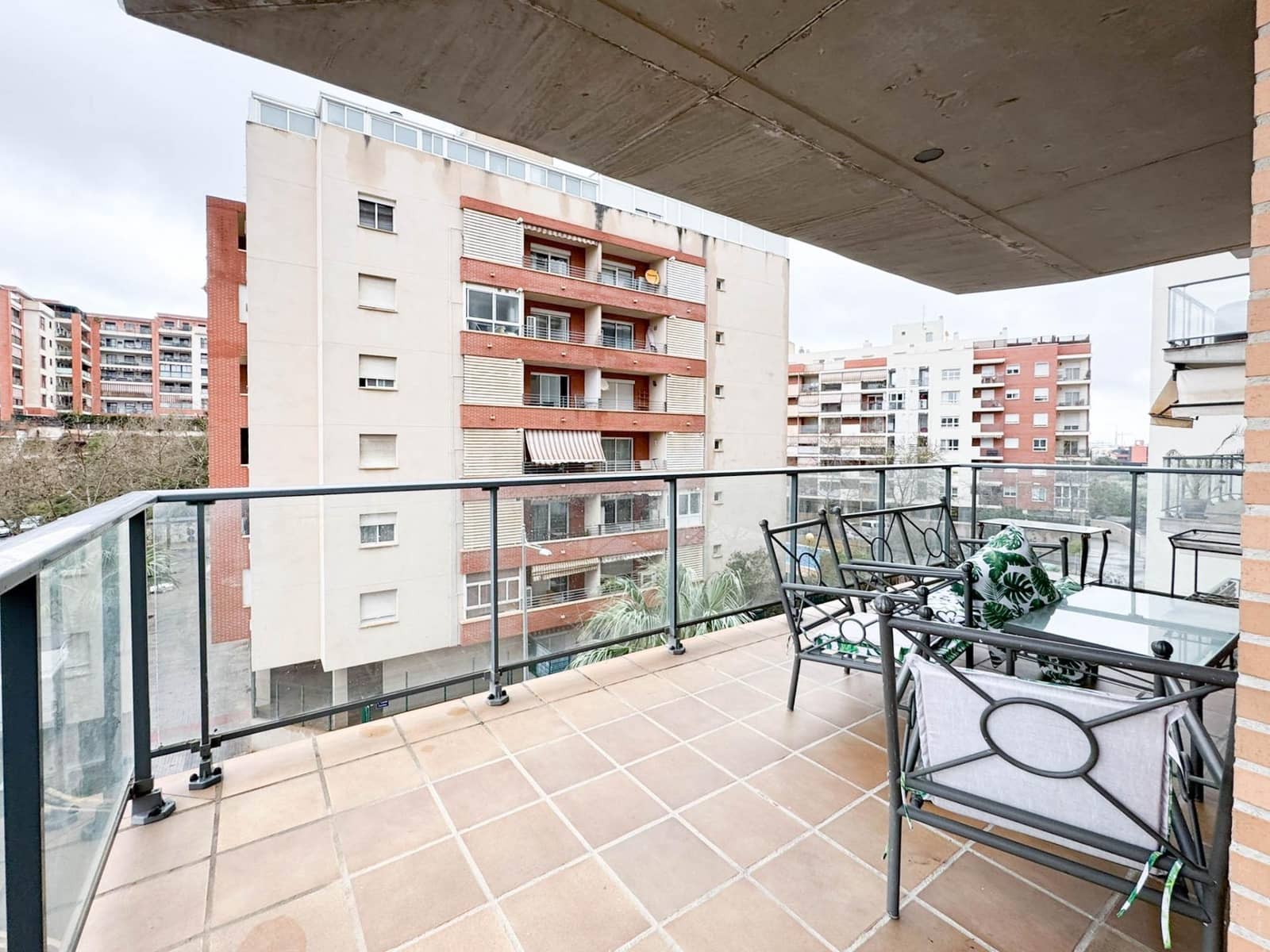 3 Zimmer Wohnung zu vermieten in Paterna mit Pool Garage - 1.700 € (Ref: 9666974)