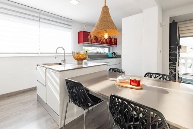 4 slaapkamer Villa te koop in Vinaròs met zwembad garage - € 460.000 (Ref: 9680533)