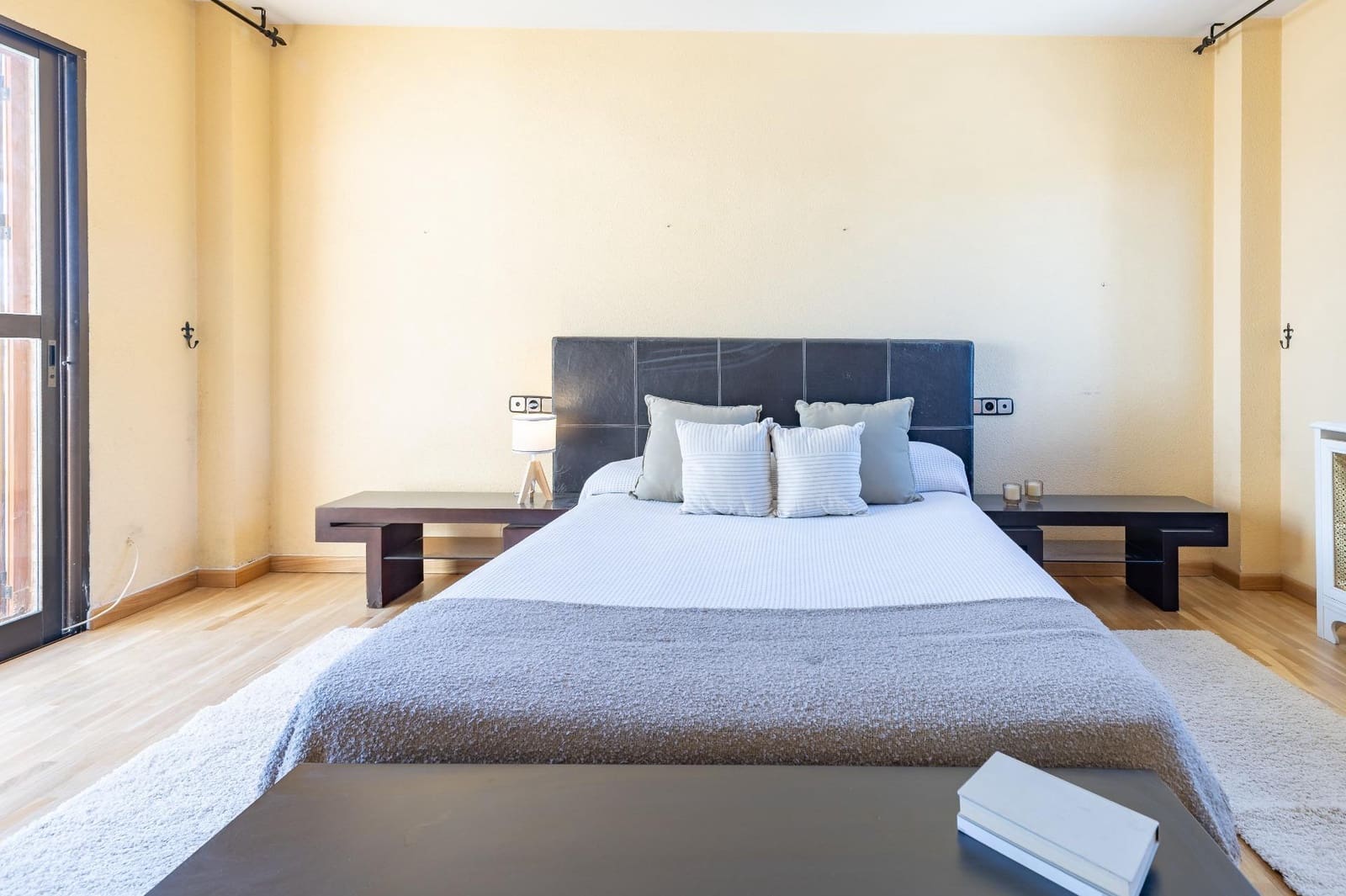 6 bedroom Villa for sale in Chiva with pool garage - € 450,000 (Ref: 9726871)