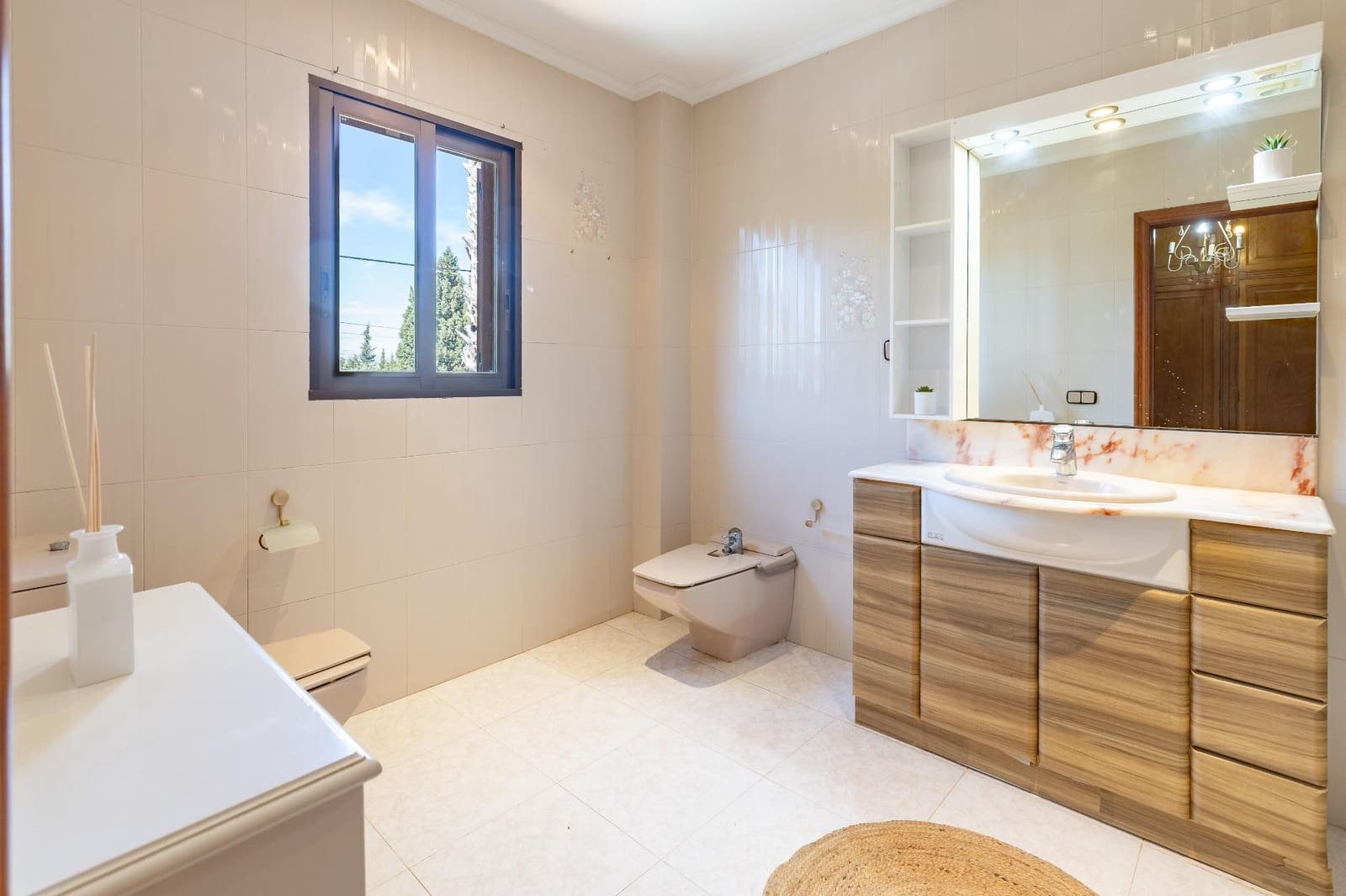 6 bedroom Villa for sale in Chiva with pool garage - € 450,000 (Ref: 9726871)