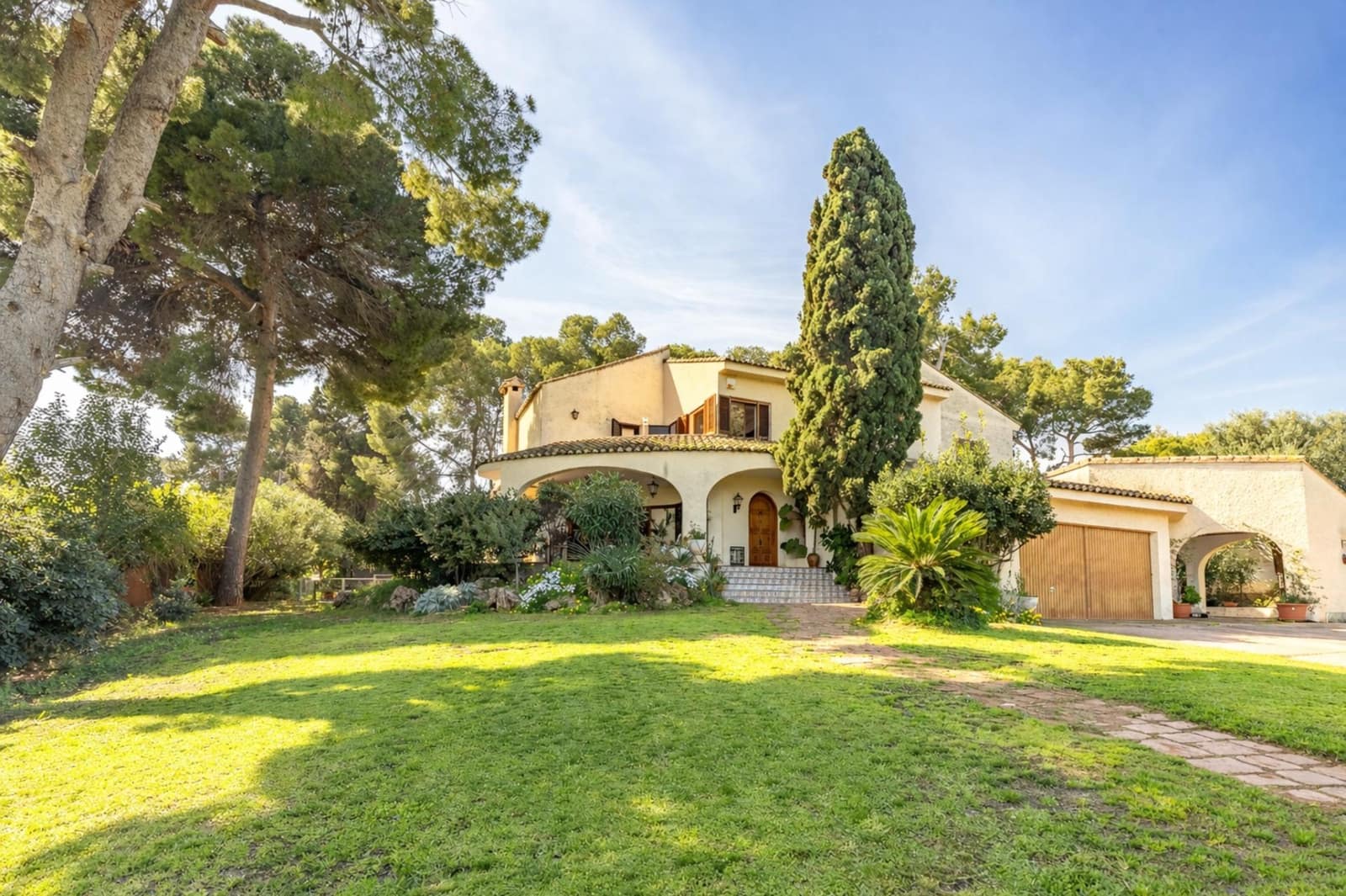 6 bedroom Villa for sale in Torrent with pool garage - € 640,000 (Ref: 9726873)