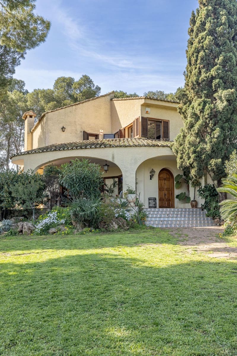 6 bedroom Villa for sale in Torrent with pool garage - € 640,000 (Ref: 9726873)