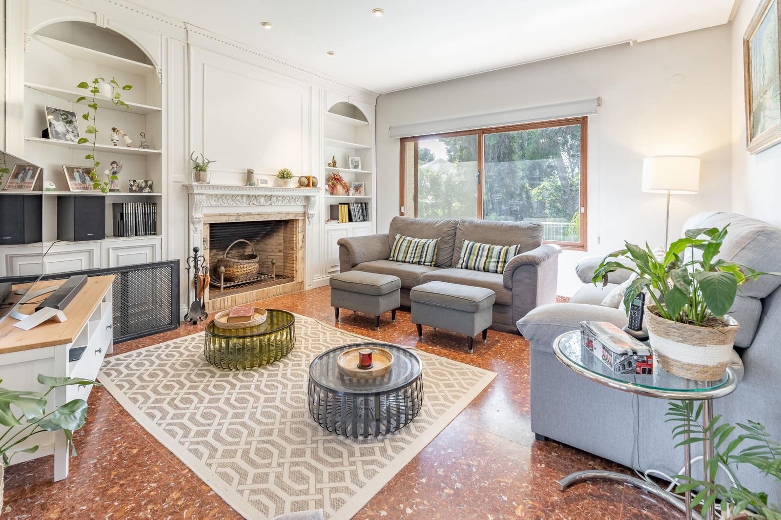 6 bedroom Villa for sale in Torrent with pool garage - € 640,000 (Ref: 9726873)