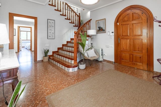 6 bedroom Villa for sale in Torrent with pool garage - € 640,000 (Ref: 9726873)