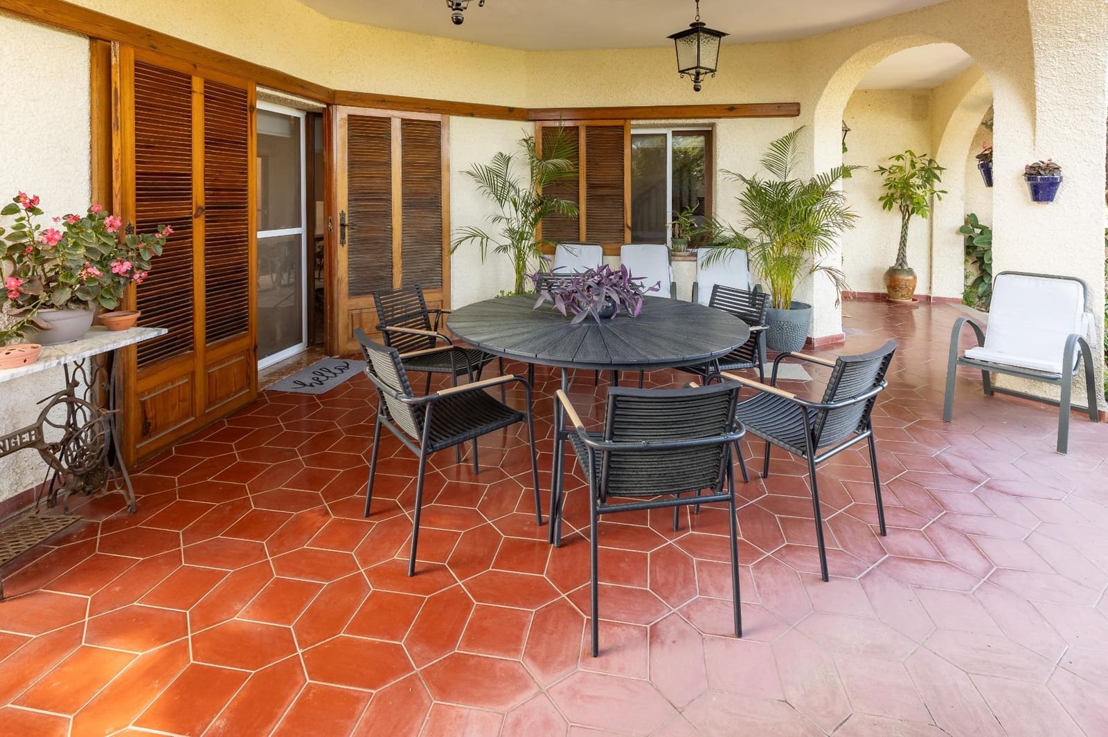 6 bedroom Villa for sale in Torrent with pool garage - € 640,000 (Ref: 9726873)