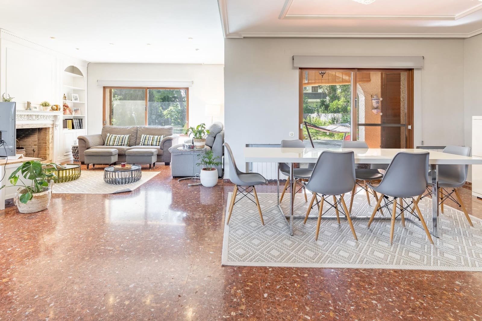 6 bedroom Villa for sale in Torrent with pool garage - € 640,000 (Ref: 9726873)