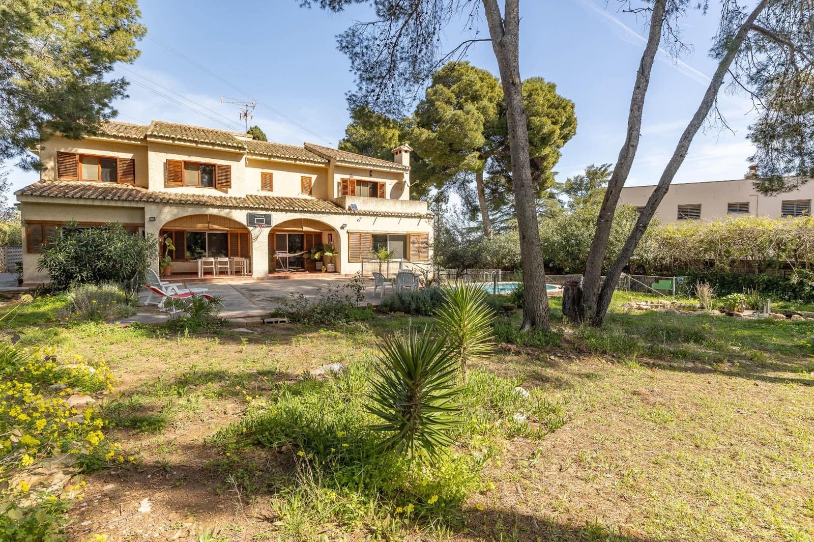 6 bedroom Villa for sale in Torrent with pool garage - € 640,000 (Ref: 9726873)