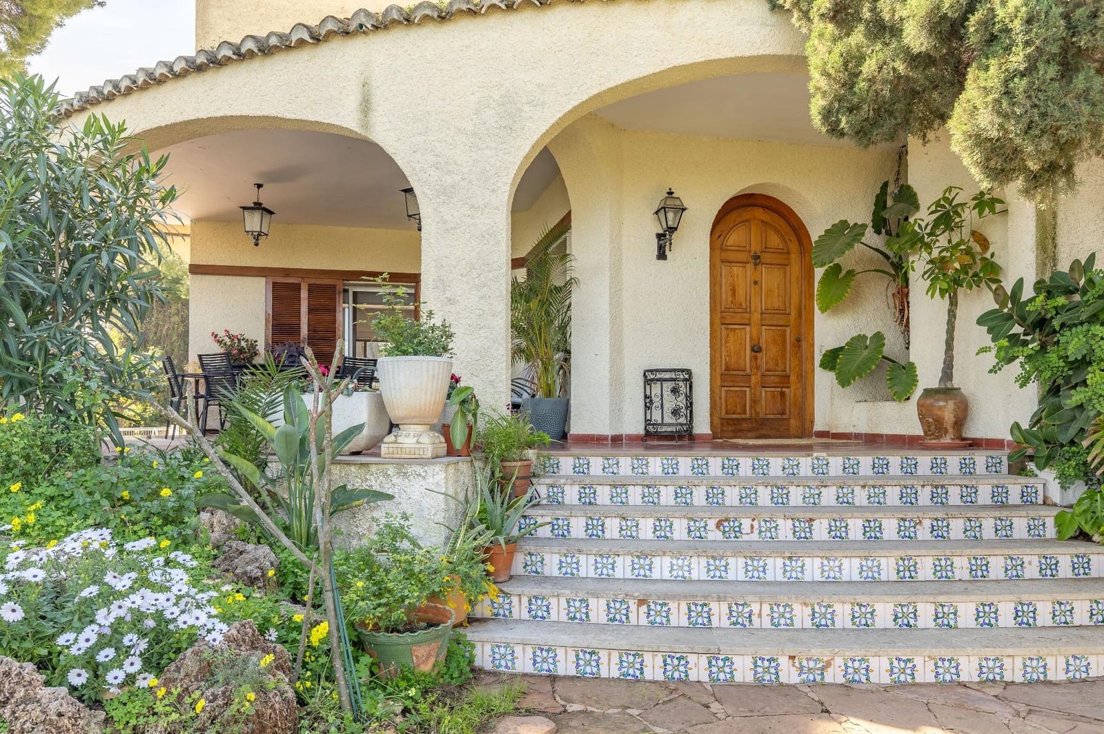 6 bedroom Villa for sale in Torrent with pool garage - € 640,000 (Ref: 9726873)