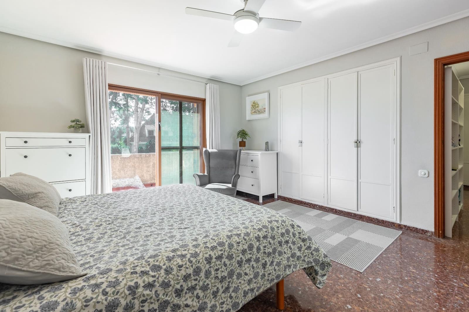 6 bedroom Villa for sale in Torrent with pool garage - € 640,000 (Ref: 9726873)