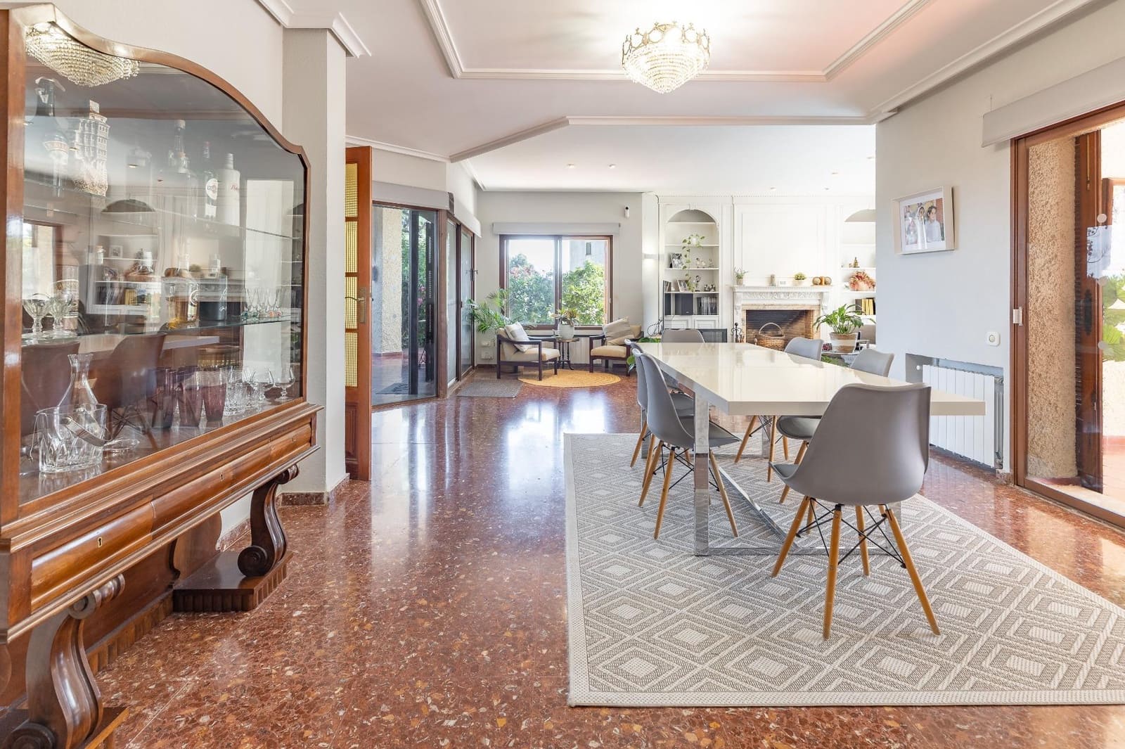 6 bedroom Villa for sale in Torrent with pool garage - € 640,000 (Ref: 9726873)